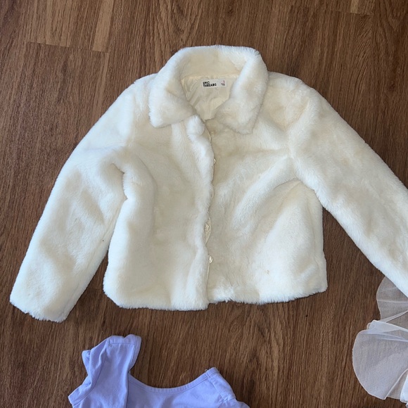 Bundle of dresses and coats for girls size 5 - Picture 4 of 8